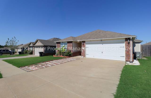 Stunning 3-Bed, 2-Bath Single-Family Home in Bixby! Gallery 3