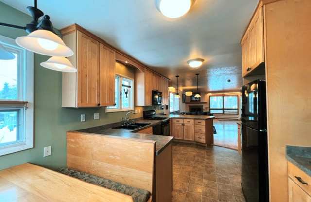 Spacious Midtown Two Bedroom with Utilities Included photos photos