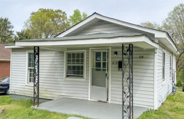 915 Willow Road - 915 Willow Road, Greensboro, NC 27401