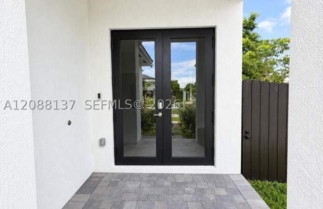 23185 SW 117th Path Gallery 2