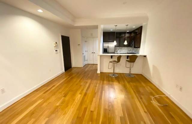 Remarkable 1 Bed 1 bath in Columbia Heights with Balcony and W/D! Gallery 4