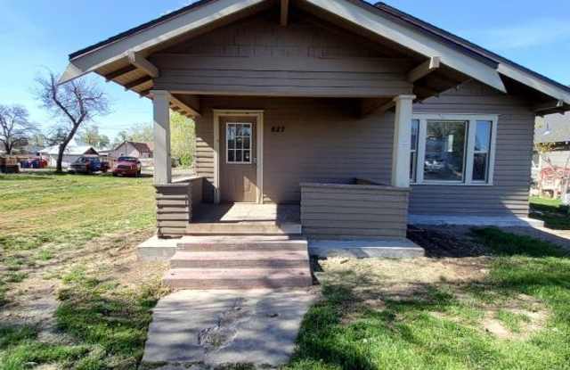 627 Main Ave W photos photos