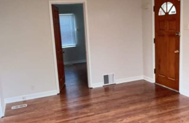 2 bedroom home - Country Club Hills Gallery 3