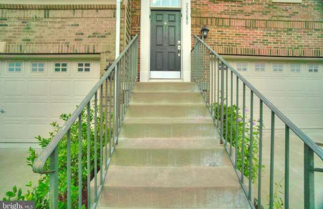 22280 PINECROFT TERRACE Gallery 2