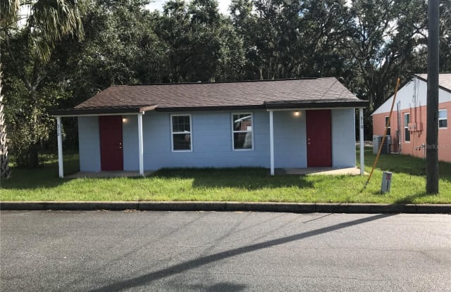 302 N JACKSON AVENUE - 302 East Jackson Avenue, Mount Dora, FL 32757