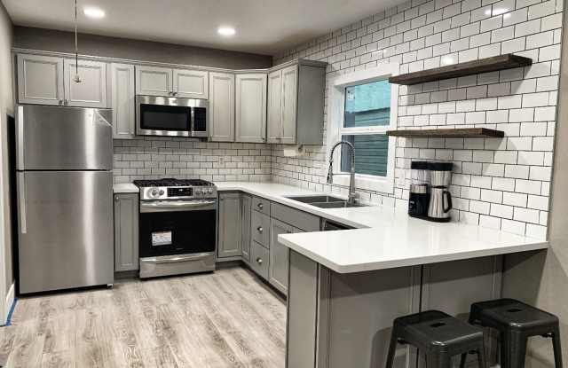 Renovated Studio in Downtown Sacramento! Optional to be furnished. photos photos