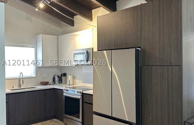 709 SW 79th Ter photos photos