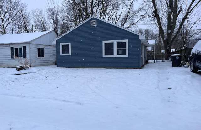 2714 Manford St- Cute Two Bedroom Home! - 2714 Manford Street, Fort Wayne, IN 46806
