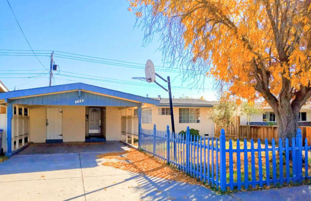 Refurbished 3bd Single Story House With Carport  Large Yards photos photos