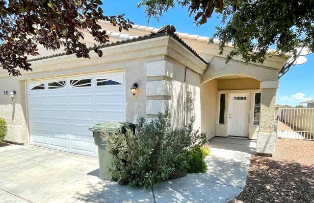 Great 3 Bedroom Duplex near the Kingman Hospital! - 933 Beverly Avenue, Kingman, AZ 86409