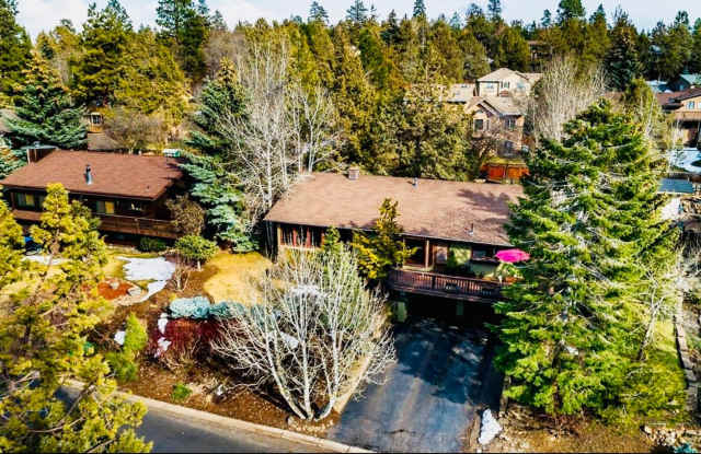 3 Bdrm, 3 Bath home in Lynnewood with Gourmet Kitchen, 3 miles to Sky Lakes Medical Ctr and OIT photos photos 3 Bdrm, 3 Bath home in Lynnewood with Gourmet Kitchen, 3 miles to Sky Lakes Medical Ctr and OIT photos photos