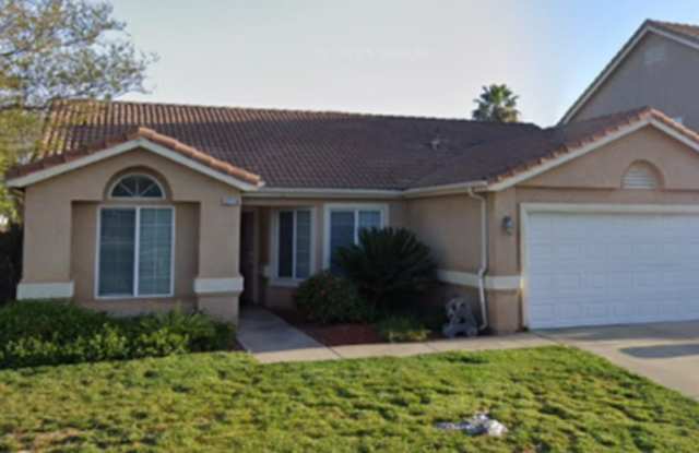 Spacious 3 Bed / 2 Bath North Merced Home with Attached Garage & Fenced Yard Gallery 1