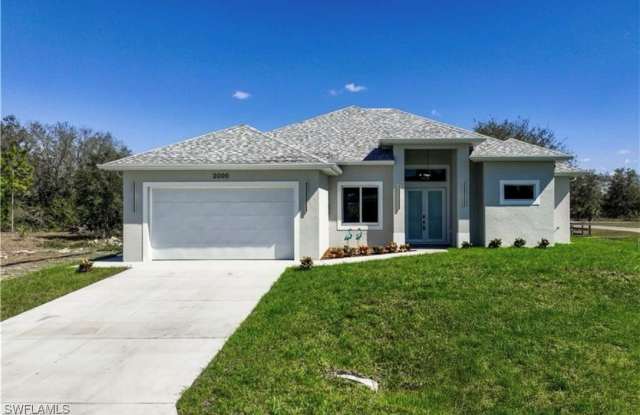 2000 Curry Avenue N photos photos