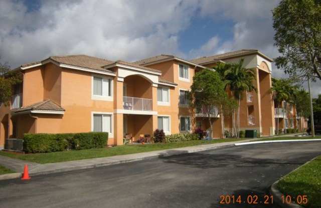 Georgeous College Town 2/2 split floorplan Gallery 1