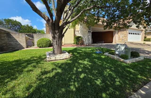 FOR LEASE!! Great location! Gallery 1