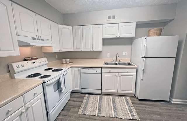 Pine Grove Apartments Gallery 4