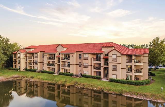 Charming Condo in desirable Calusa Trace! Gallery 4