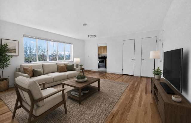 1 BR/1 BA bright and spacious condo in East Queen Anne. Gallery 1