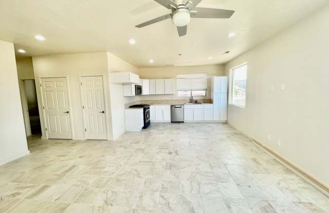 INCLUDES UTILITIES - Two Bedroom Apartment with Private Deck and VIEWS Gallery 4