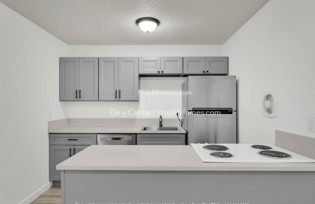 Historic Oregon City Gem – Updated 2BR w/ Balcony + Double Parking! photos photos
