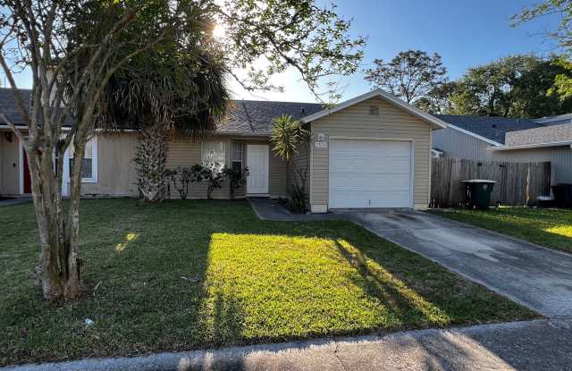 Charming 2-Bedroom Duplex in Summer Trees Community! - 2532 White Horse Road East, Jacksonville, FL 32246