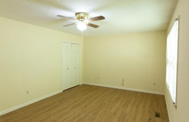 Available 3/2 house in Green Acres! photos photos