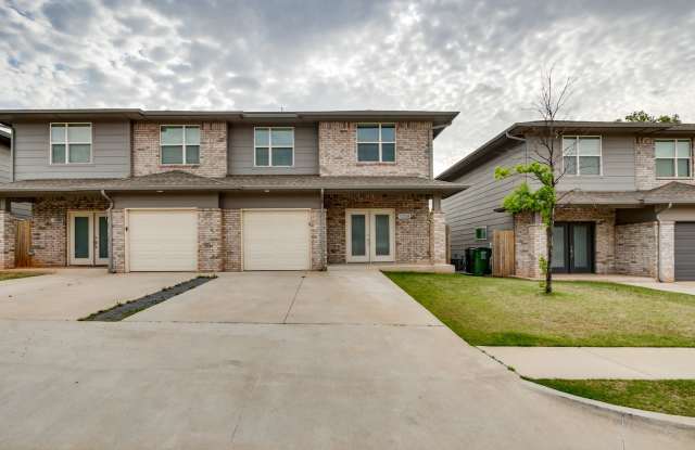 Large 3 Bed 2.5 Bath Duplex Includes Office Space (See Contact Info Below) photos photos