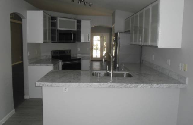 3356 E KELTON Lane Gallery 2