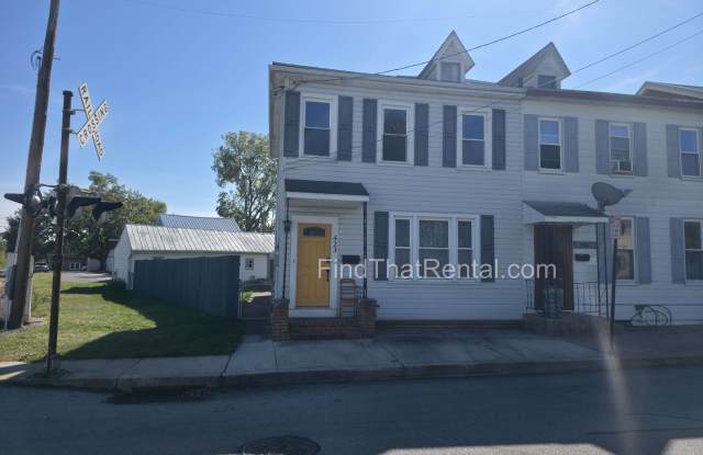 Downtown Carlisle Beautifully Renovated Pet Friendly Historic House with Fenced Yard photos photos