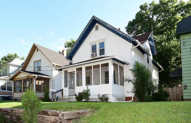355 Lincoln Avenue Gallery 2