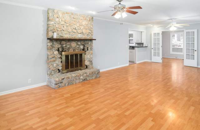 Conveniently located close to the west gate, this home offers easy access to all the amenities Hot Springs Village has to offer, a fireplace is perfect for cold days and pet friendly. Call 501-922-9997 for a showing today! photos photos