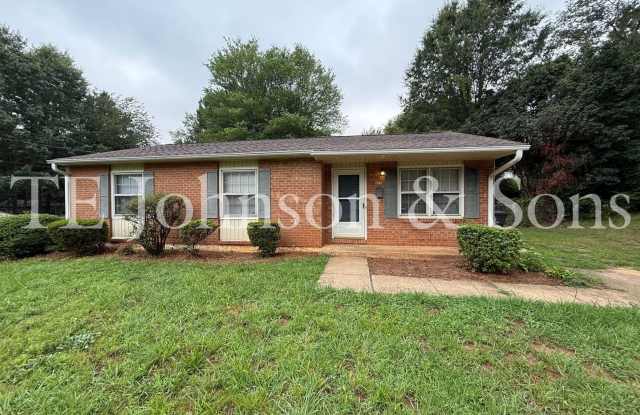 Charming 4 Bedroom Ranch with Fenced Yard and Hardwood Floors photos photos Charming 4 Bedroom Ranch with Fenced Yard and Hardwood Floors photos photos