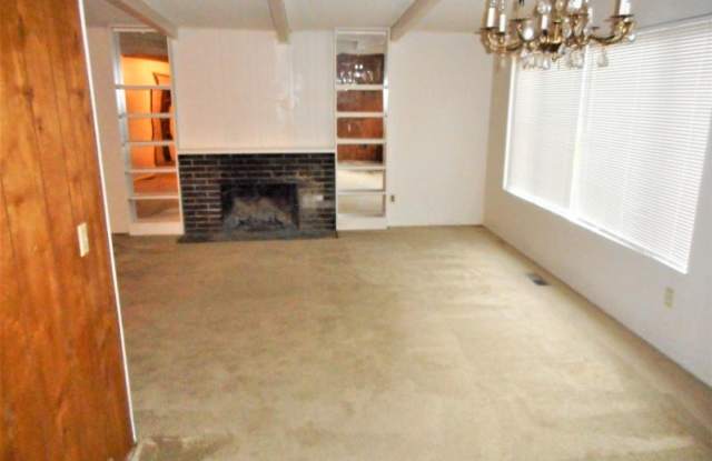 19835 32nd Ave NE Gallery 3