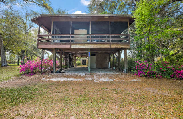 2 bed 1 bath on 6 acres Gallery 1