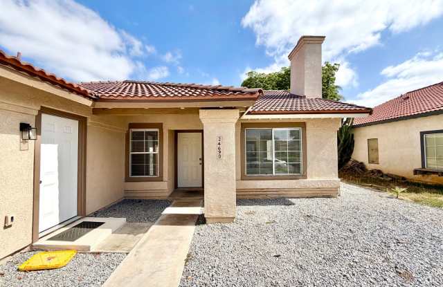 Single-Story 4 Bedroom Home with Soaring Ceilings & Large Backyard photos photos