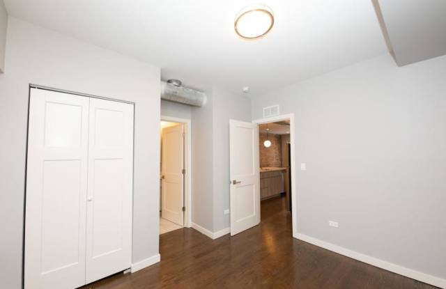 858-2A West Barry Ave. Gallery 4