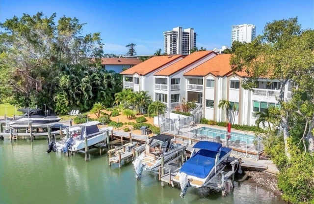 862 HUDSON AVENUE photos photos