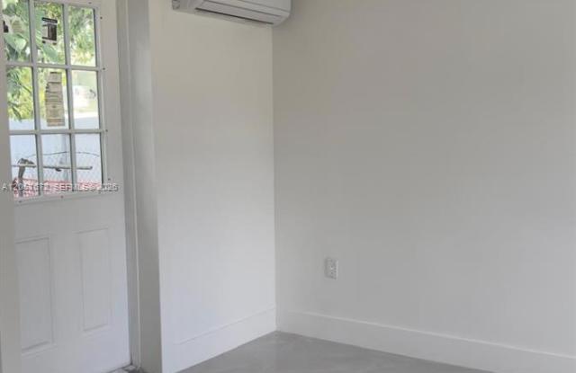 2480 Northwest 87th Terrace Gallery 3