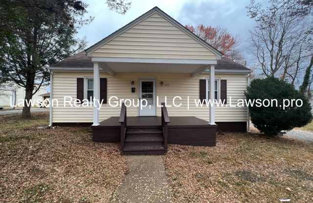 Cozy Home on Plantation Road w/ Garage - 2713 Plantation Road Northeast, Roanoke, VA 24012
