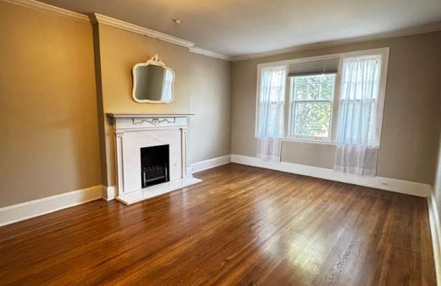 Immaculate 2/1.5/1 Condo off of Riverside Dr with a perfect river view from the top floor! Gallery 3