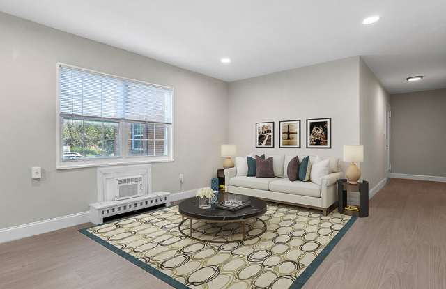 Laurel Court Apartments Gallery 3