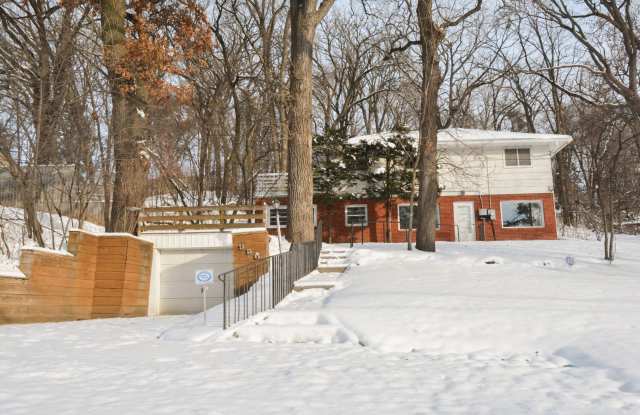 Character-Filled 3 Bedroom on Historic Pill Hill Available NOW! - 956 14th Avenue Southwest, Rochester, MN 55902