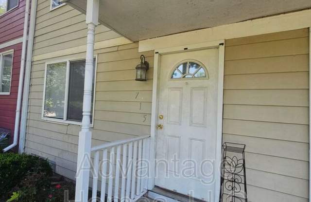 715 N 70th Ter photos photos