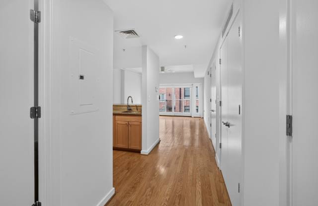 875 N Street Apartments Gallery 4