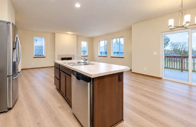 Modern 4BR Corner-Lot Home with Deck & Surrounding Views Gallery 4