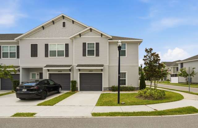 Welcome home to this pristine, never-lived-in townhome! photos photos