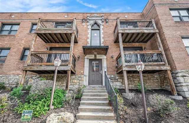 1104 W 46th Street unit: 2 photos photos 1104 W 46th Street unit: 2 photos photos