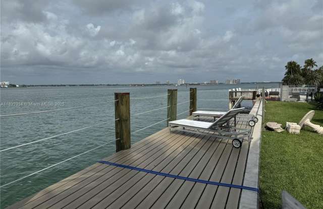 2250 Bay Dr photos photos