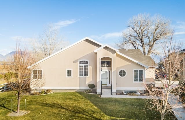 416 E MARINA CIR - 416 East Marina Circle, Saratoga Springs, UT 84045