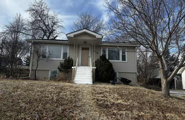 718 N 86th St – 3 Bed/2 Bath in Westside School District | Hardwood Floors, Finished Walkout Lower Level, Detached Garage photos photos